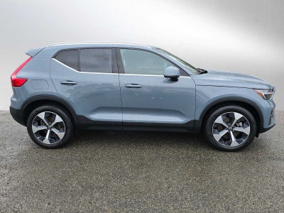2023 Volvo XC40 Plus Bright Theme