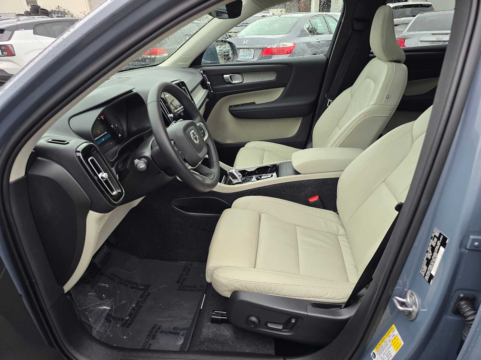 2023 Volvo XC40 Plus Bright Theme