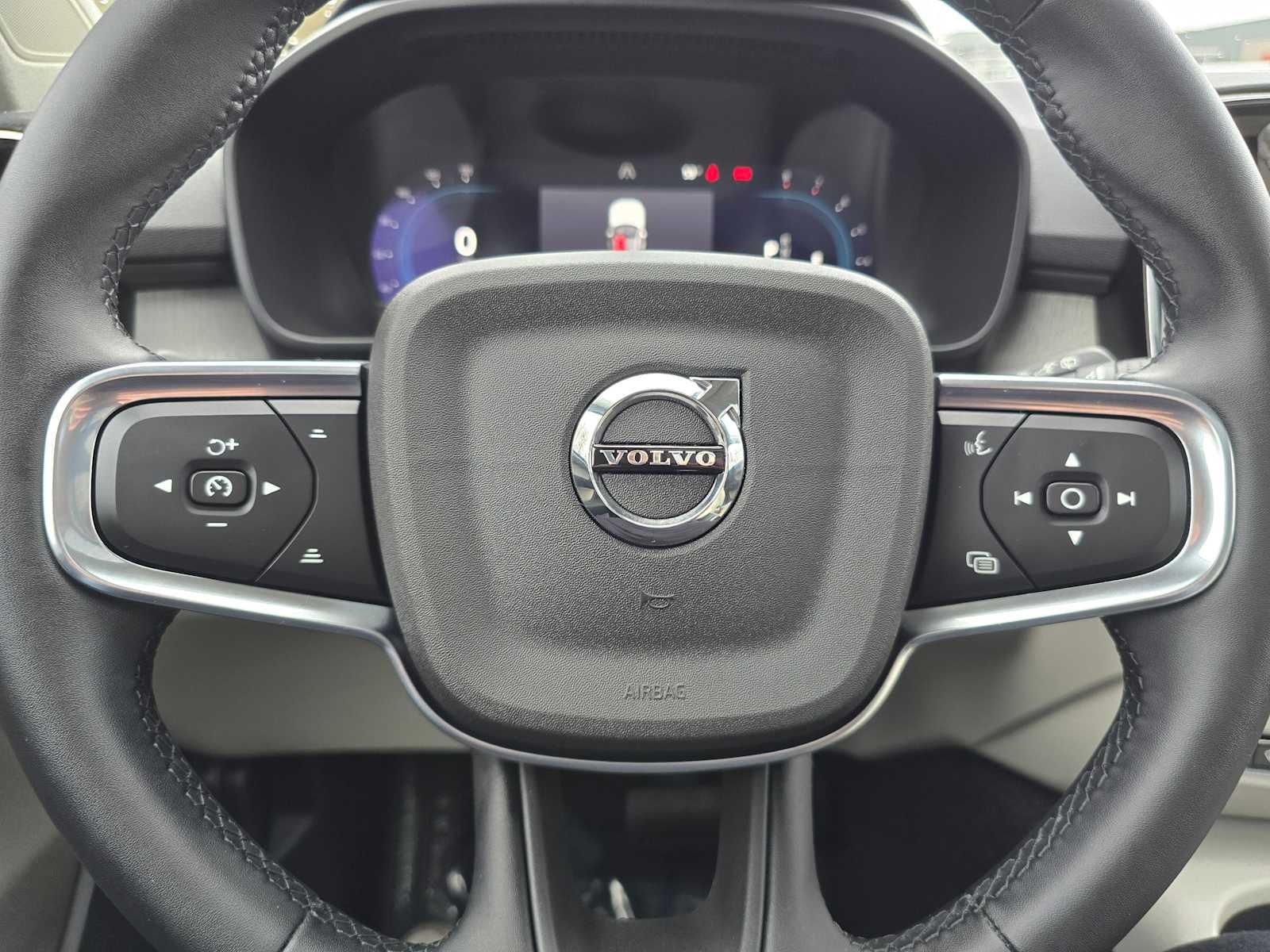 2023 Volvo XC40 Plus Bright Theme