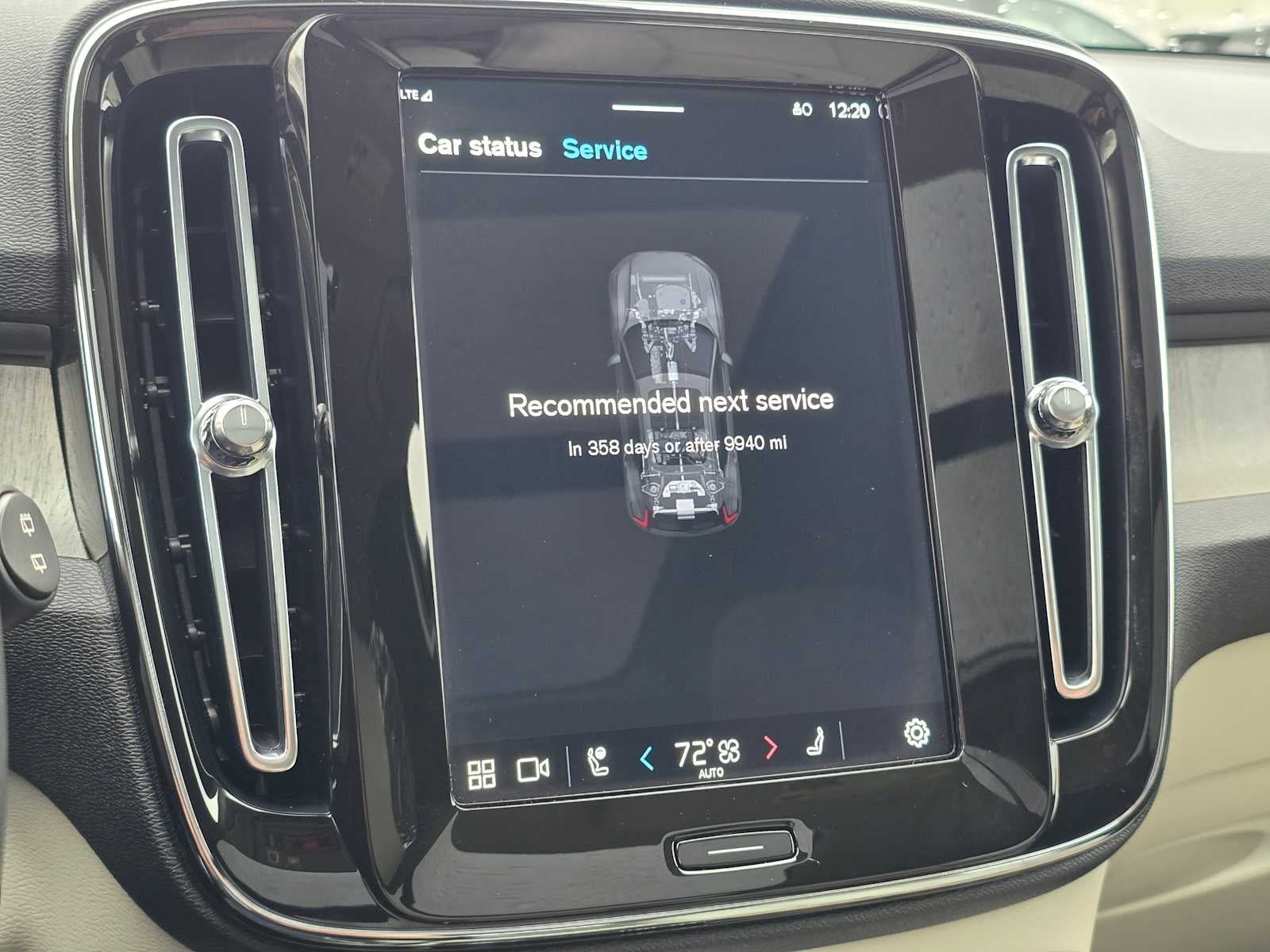 2023 Volvo XC40 Plus Bright Theme