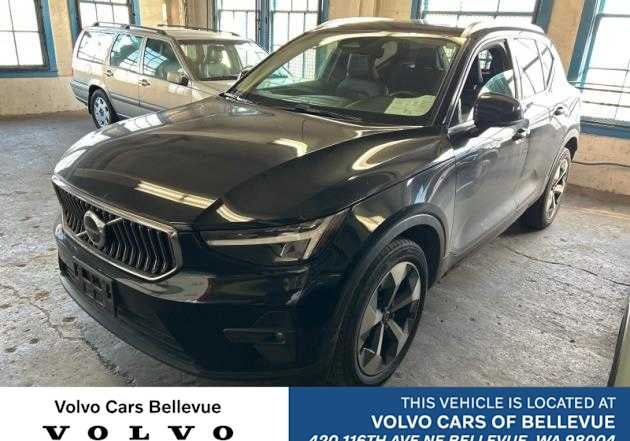2023 Volvo XC40 Plus Bright Theme