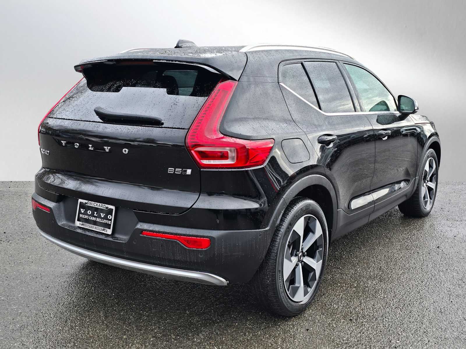 2023 Volvo XC40 Plus Bright Theme