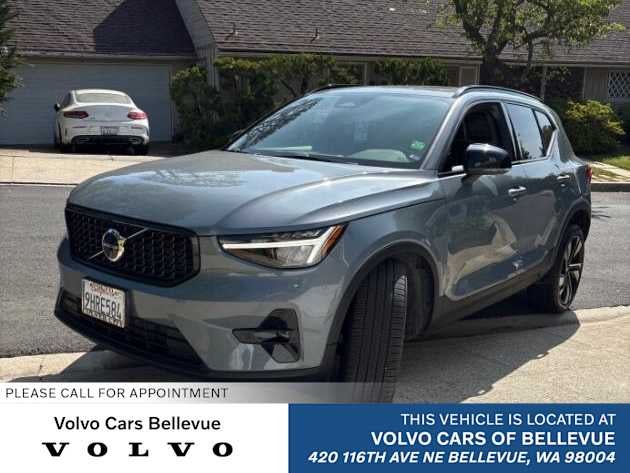 2023 Volvo XC40 Plus Dark Theme