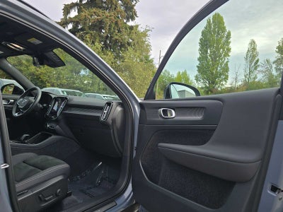 2023 Volvo XC40 Plus Dark Theme