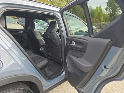 2023 Volvo XC40 Plus Dark Theme