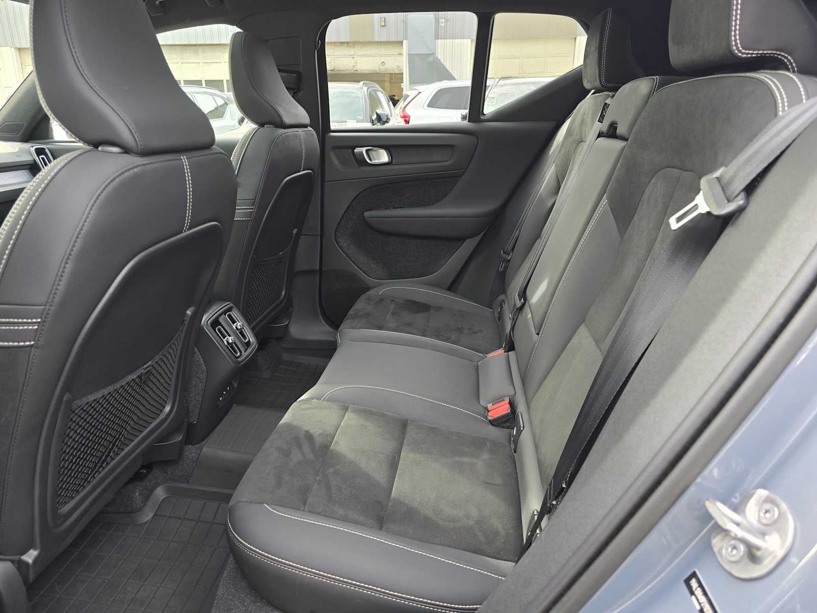 2023 Volvo XC40 Plus Dark Theme