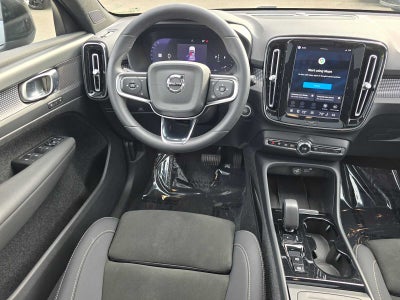 2023 Volvo XC40 Plus Dark Theme