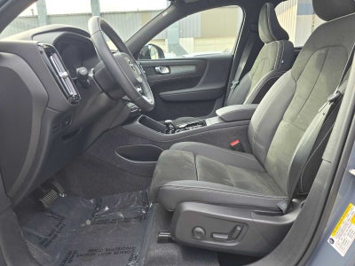 2023 Volvo XC40 Plus Dark Theme