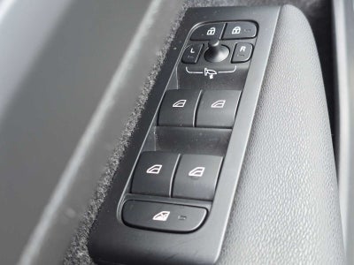 2023 Volvo XC40 Plus Dark Theme