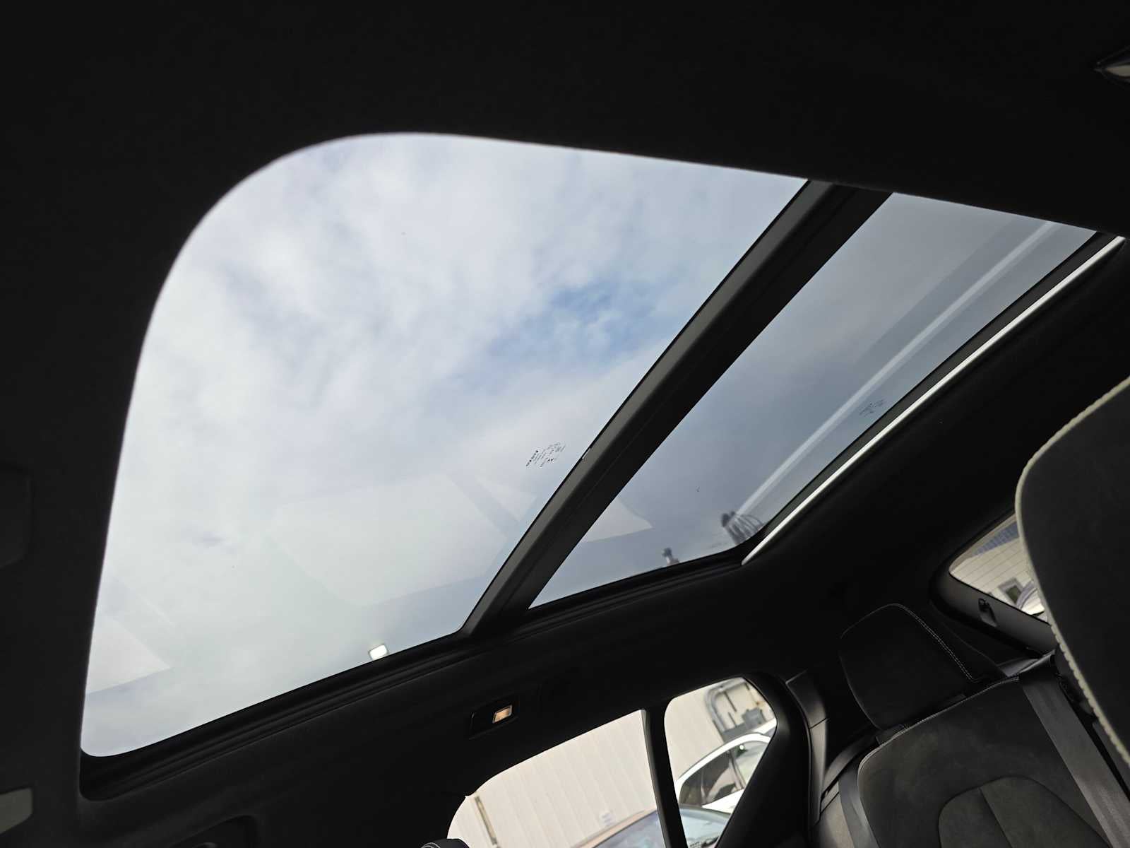 2023 Volvo XC40 Plus Dark Theme