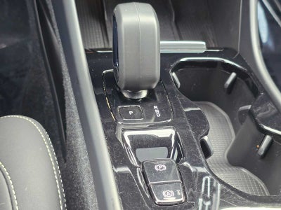 2023 Volvo XC40 Plus Dark Theme