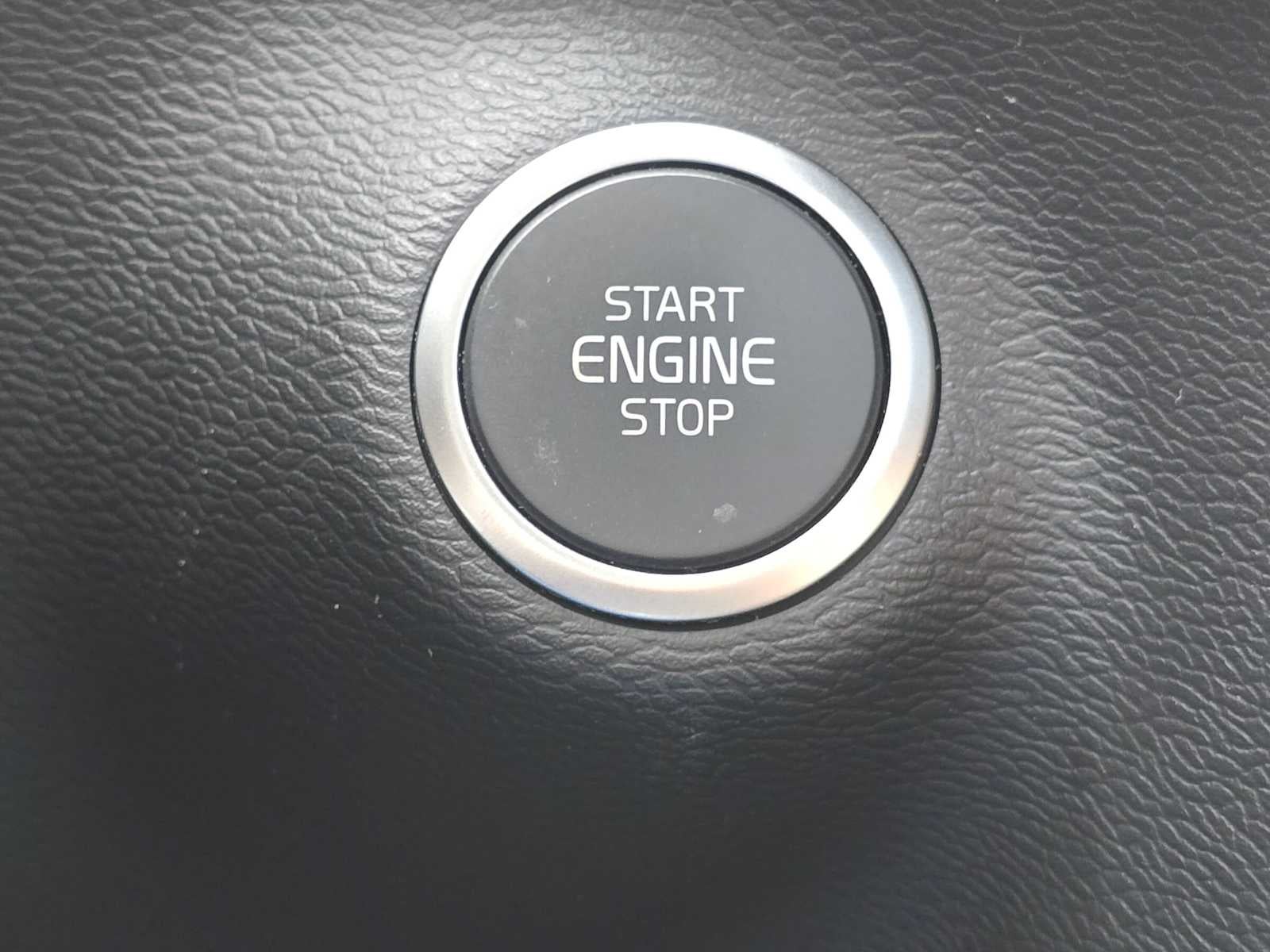2023 Volvo XC40 Plus Dark Theme