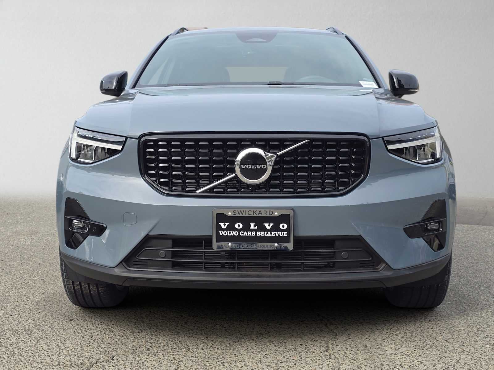 2023 Volvo XC40 Plus Dark Theme