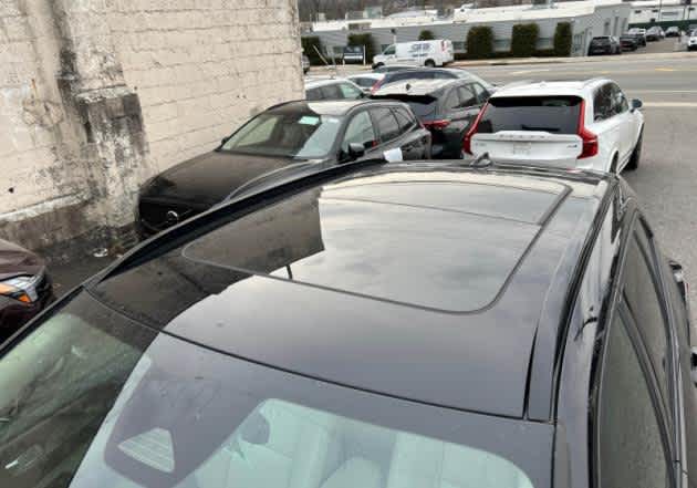 2023 Volvo XC40 Plus Dark Theme