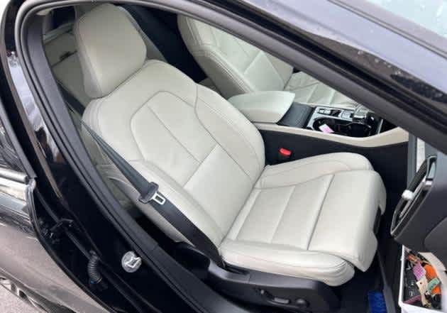 2023 Volvo XC40 Plus Dark Theme