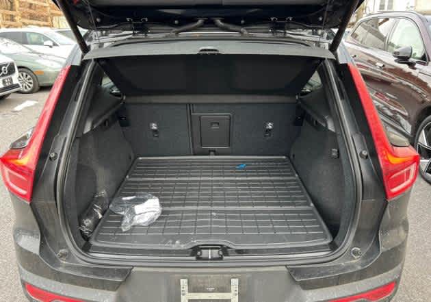 2023 Volvo XC40 Plus Dark Theme