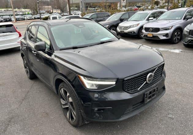 2023 Volvo XC40 Plus Dark Theme