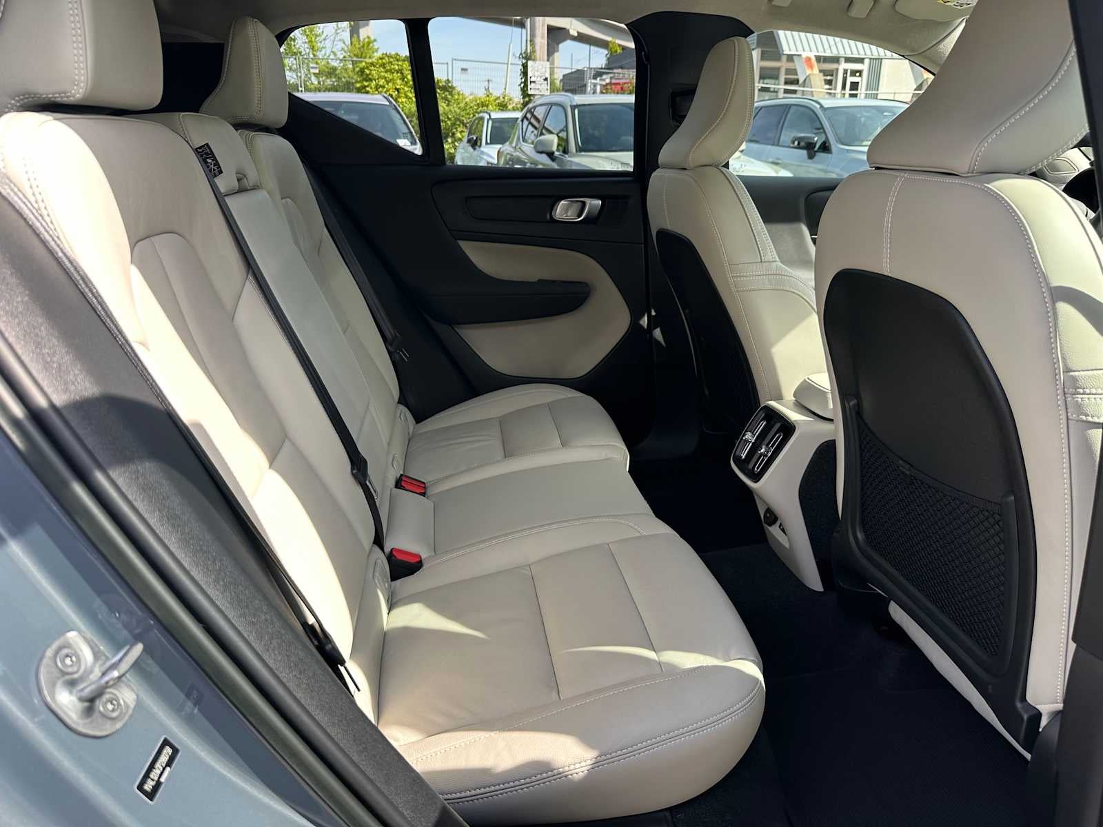 2023 Volvo XC40 Plus Dark Theme