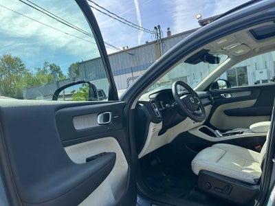 2023 Volvo XC40 Plus Dark Theme