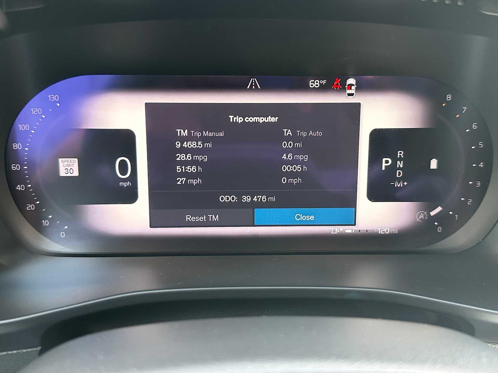 2023 Volvo XC40 Plus Dark Theme