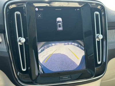 2023 Volvo XC40 Plus Dark Theme