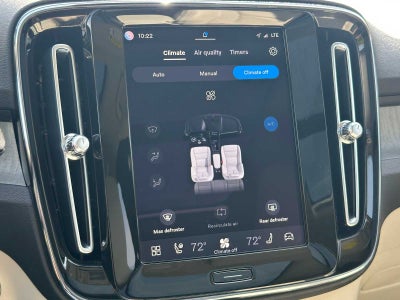 2023 Volvo XC40 Plus Dark Theme
