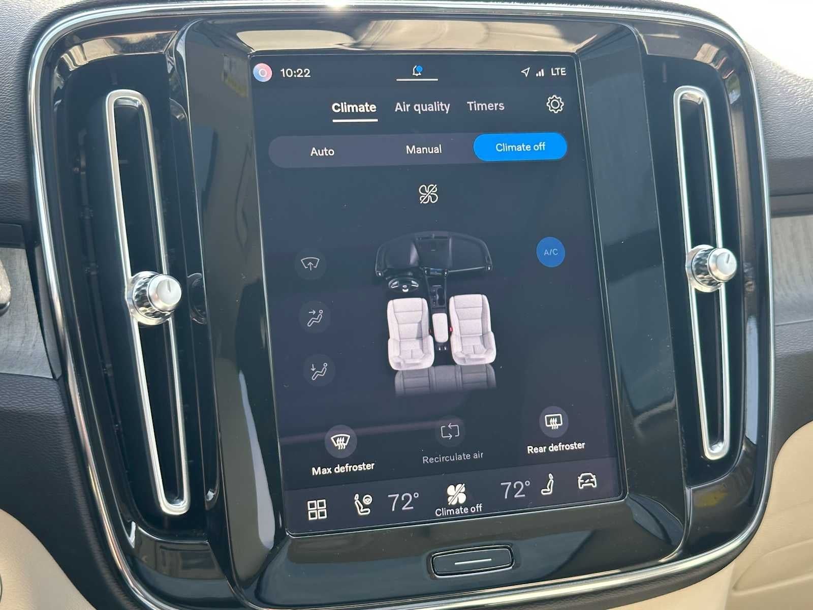 2023 Volvo XC40 Plus Dark Theme