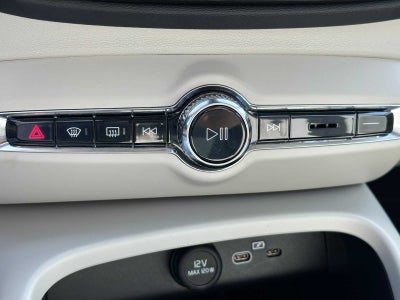 2023 Volvo XC40 Plus Dark Theme