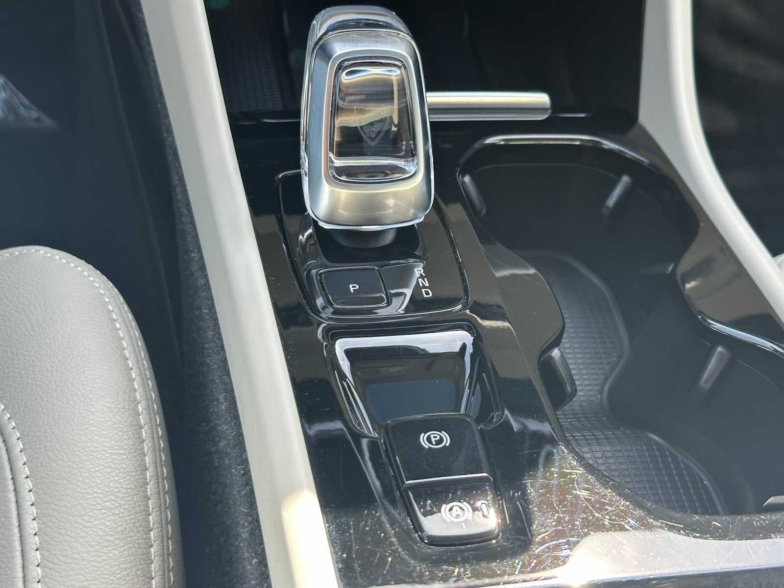 2023 Volvo XC40 Plus Dark Theme