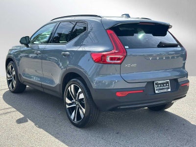 2023 Volvo XC40 Plus Dark Theme
