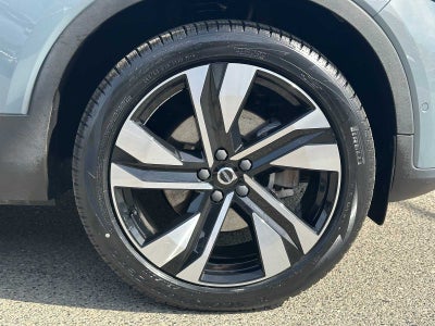 2023 Volvo XC40 Plus Dark Theme