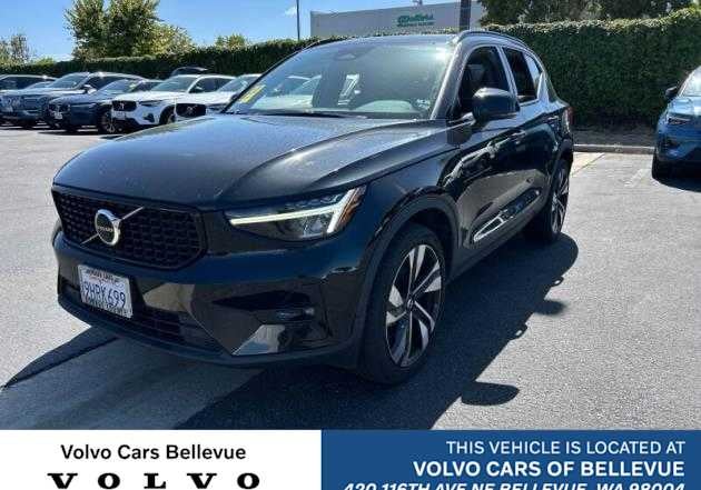 2023 Volvo XC40 Plus Dark Theme