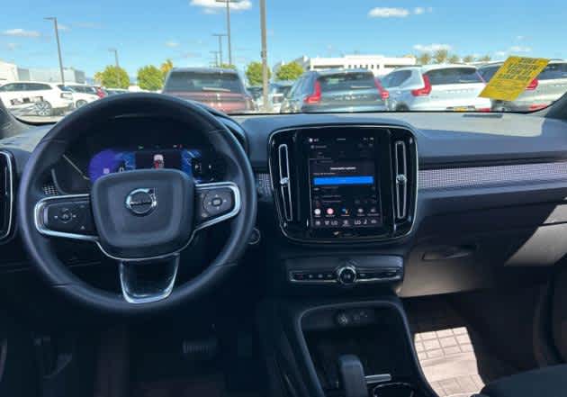 2023 Volvo XC40 Plus Dark Theme
