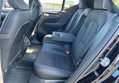 2023 Volvo XC40 Plus Dark Theme