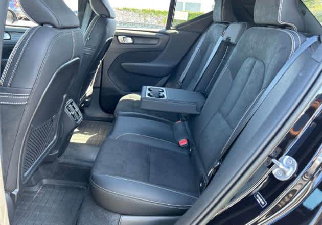 2023 Volvo XC40 Plus Dark Theme
