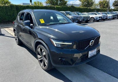 2023 Volvo XC40 Plus Dark Theme