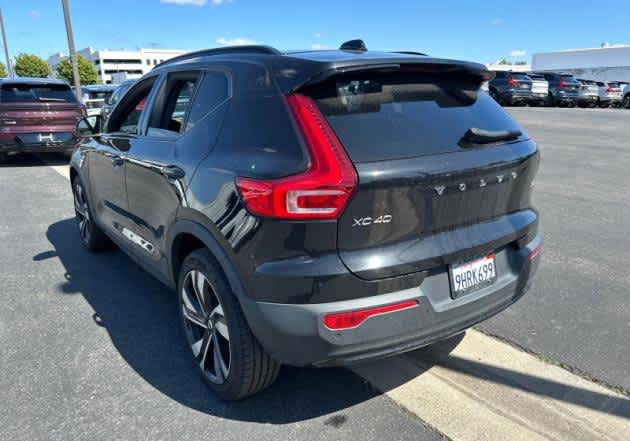 2023 Volvo XC40 Plus Dark Theme