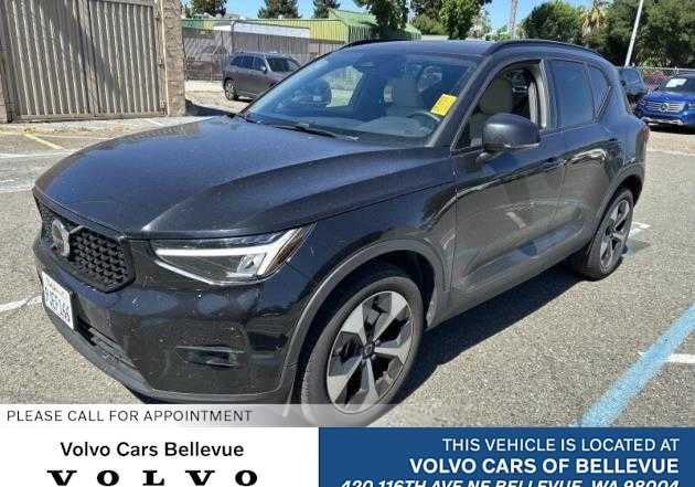 2023 Volvo XC40 Plus Dark Theme