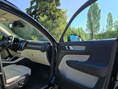 2023 Volvo XC40 Plus Dark Theme