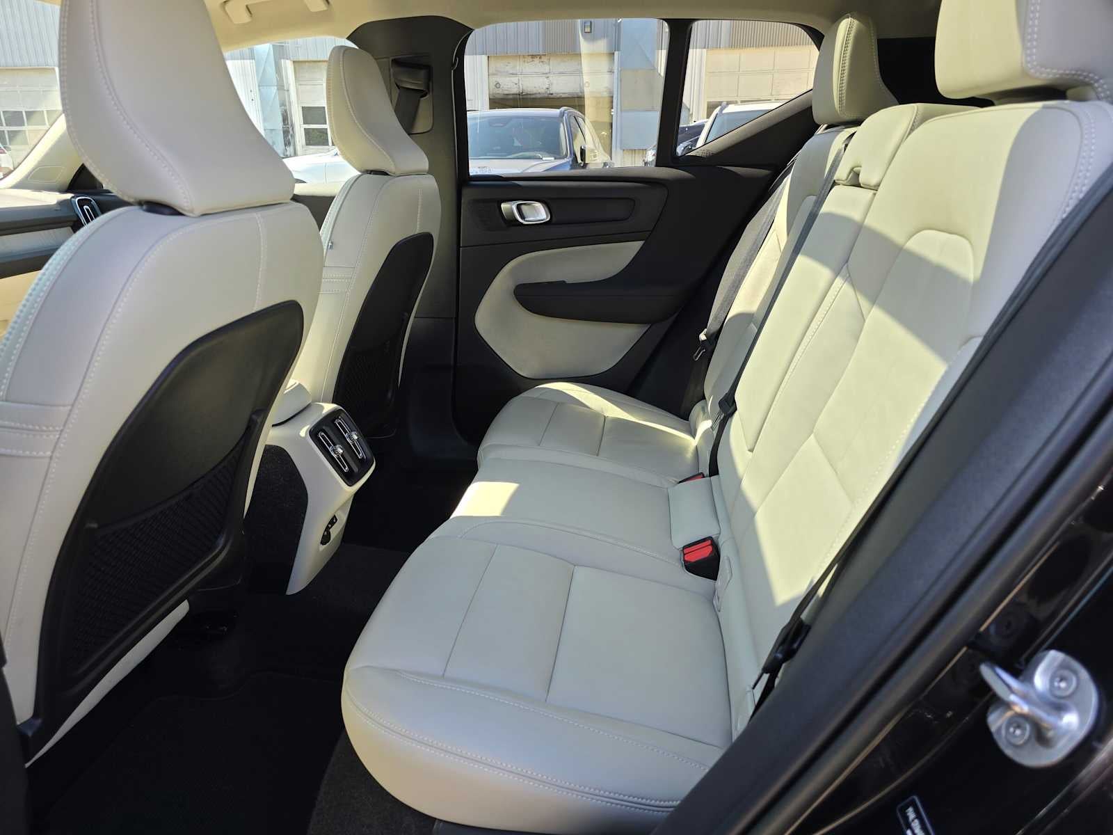 2023 Volvo XC40 Plus Dark Theme