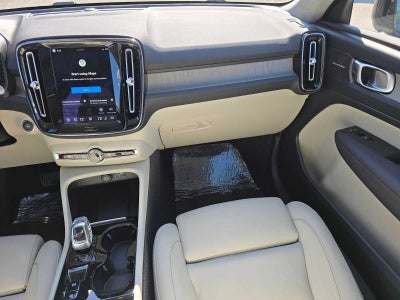 2023 Volvo XC40 Plus Dark Theme