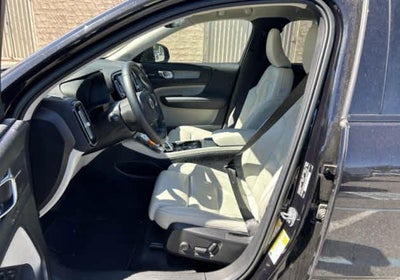 2023 Volvo XC40 Plus Dark Theme