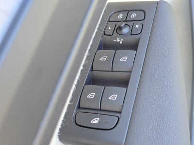 2023 Volvo XC40 Plus Dark Theme