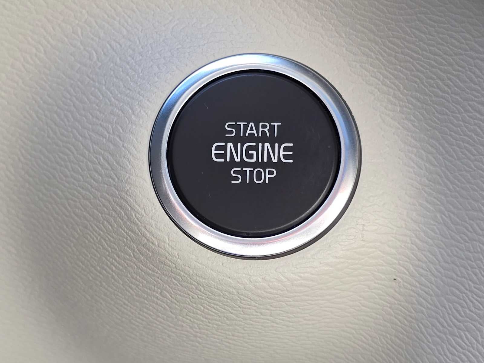 2023 Volvo XC40 Plus Dark Theme