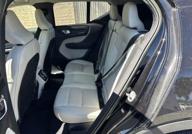 2023 Volvo XC40 Plus Dark Theme