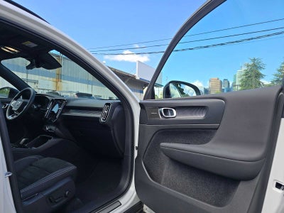 2023 Volvo XC40 Plus Dark Theme