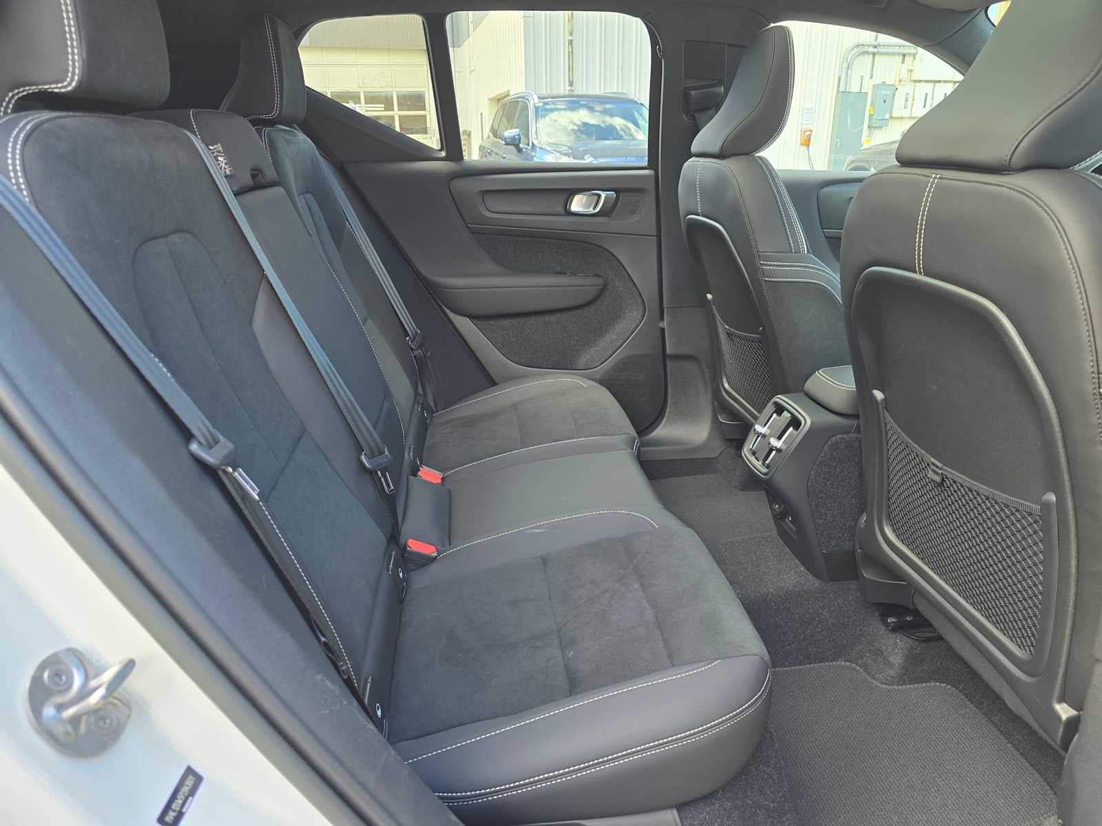 2023 Volvo XC40 Plus Dark Theme
