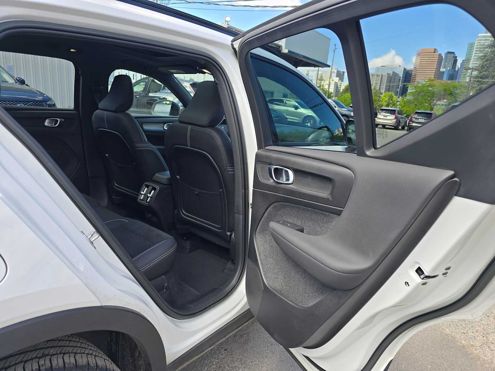 2023 Volvo XC40 Plus Dark Theme