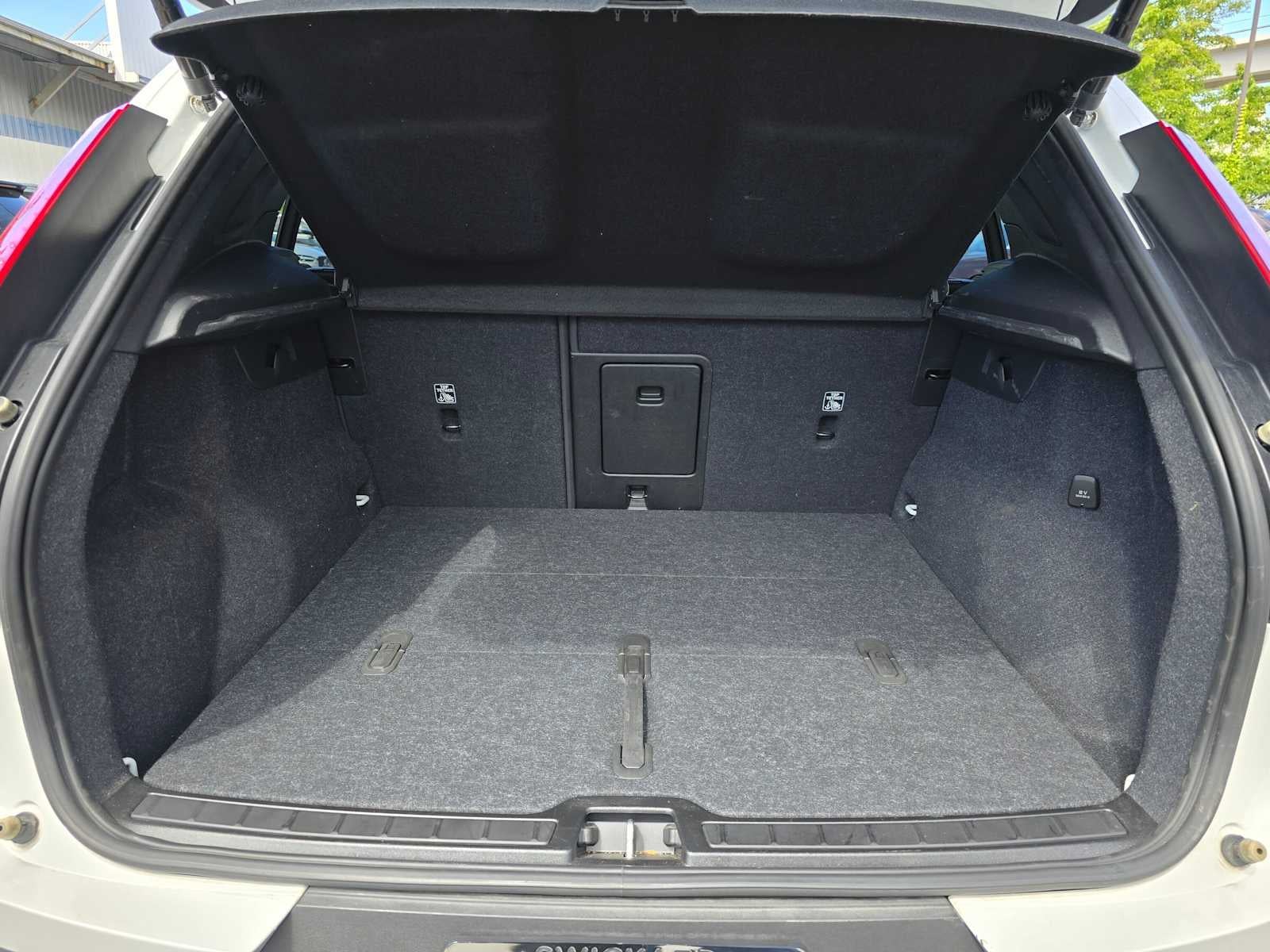 2023 Volvo XC40 Plus Dark Theme