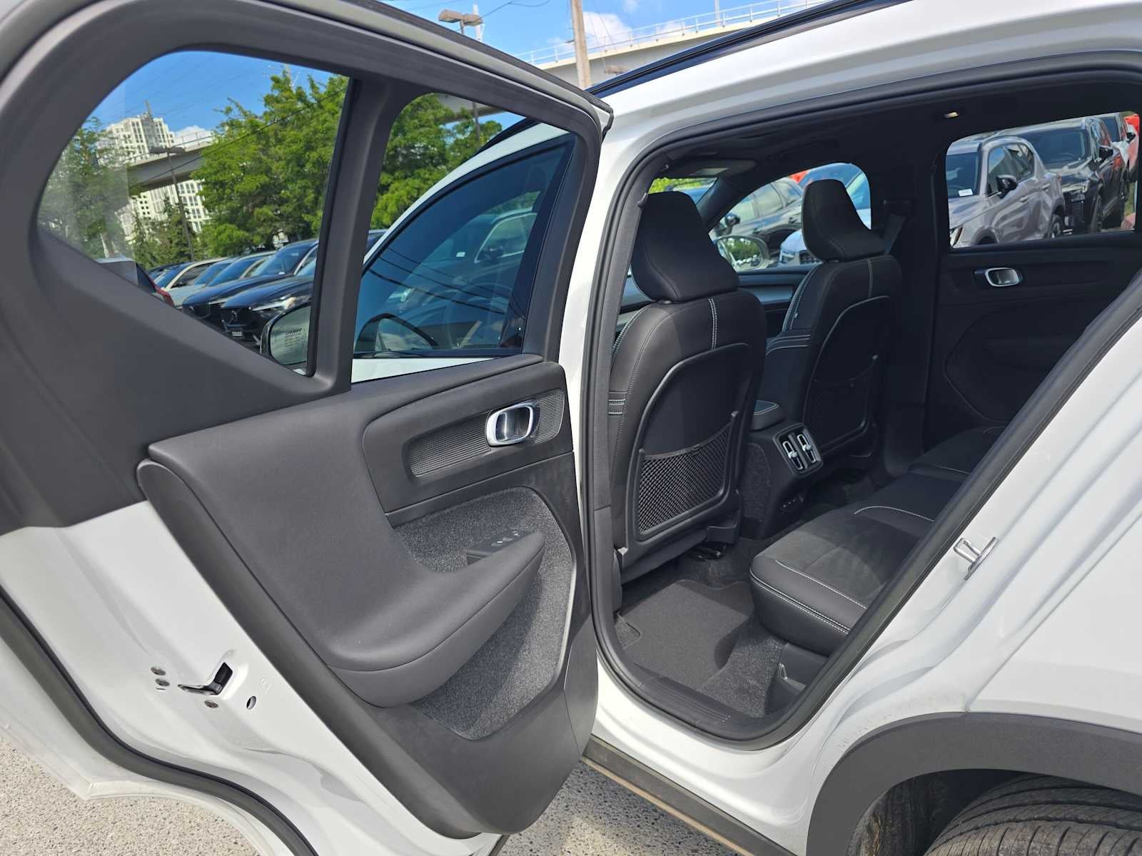 2023 Volvo XC40 Plus Dark Theme